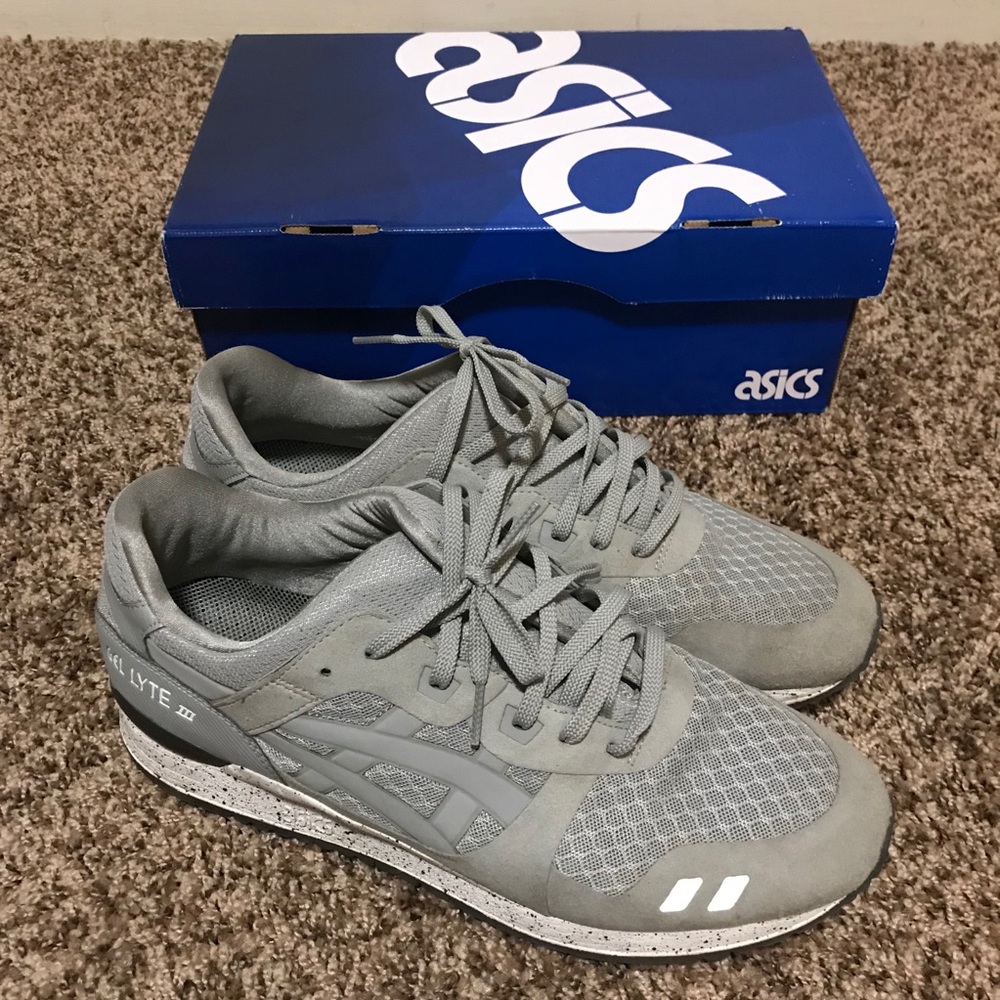 Men’s gray ASICS gel lyte 3 shoes